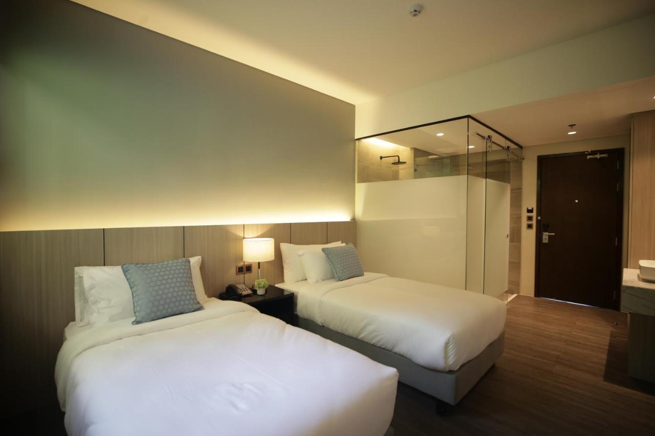The Maximilian Hotel Cauayan Extérieur photo