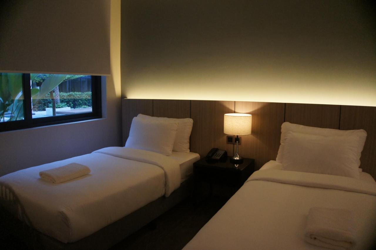 The Maximilian Hotel Cauayan Extérieur photo